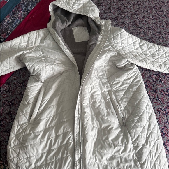 L.L. Bean Women's 2XL Primaloft Coat with Fleece Lining - Picture 13 of 15